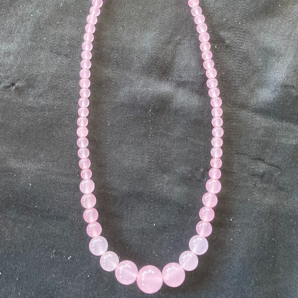 rose quartz graduated size necklace